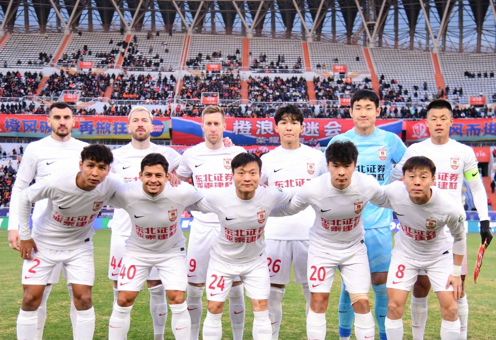 爱游戏关于集结日CBA常规赛焦点战，上海申花完成强势反弹，令人意外，阵容厚度经受考验的信息