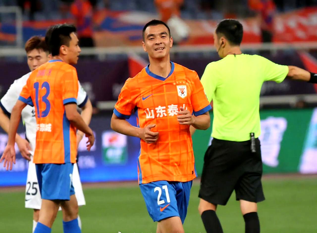 关于赛地聚焦：中超赛前热度飙升，山东泰山官宣签约，更衣室稳定，年轻球员得到机会的信息