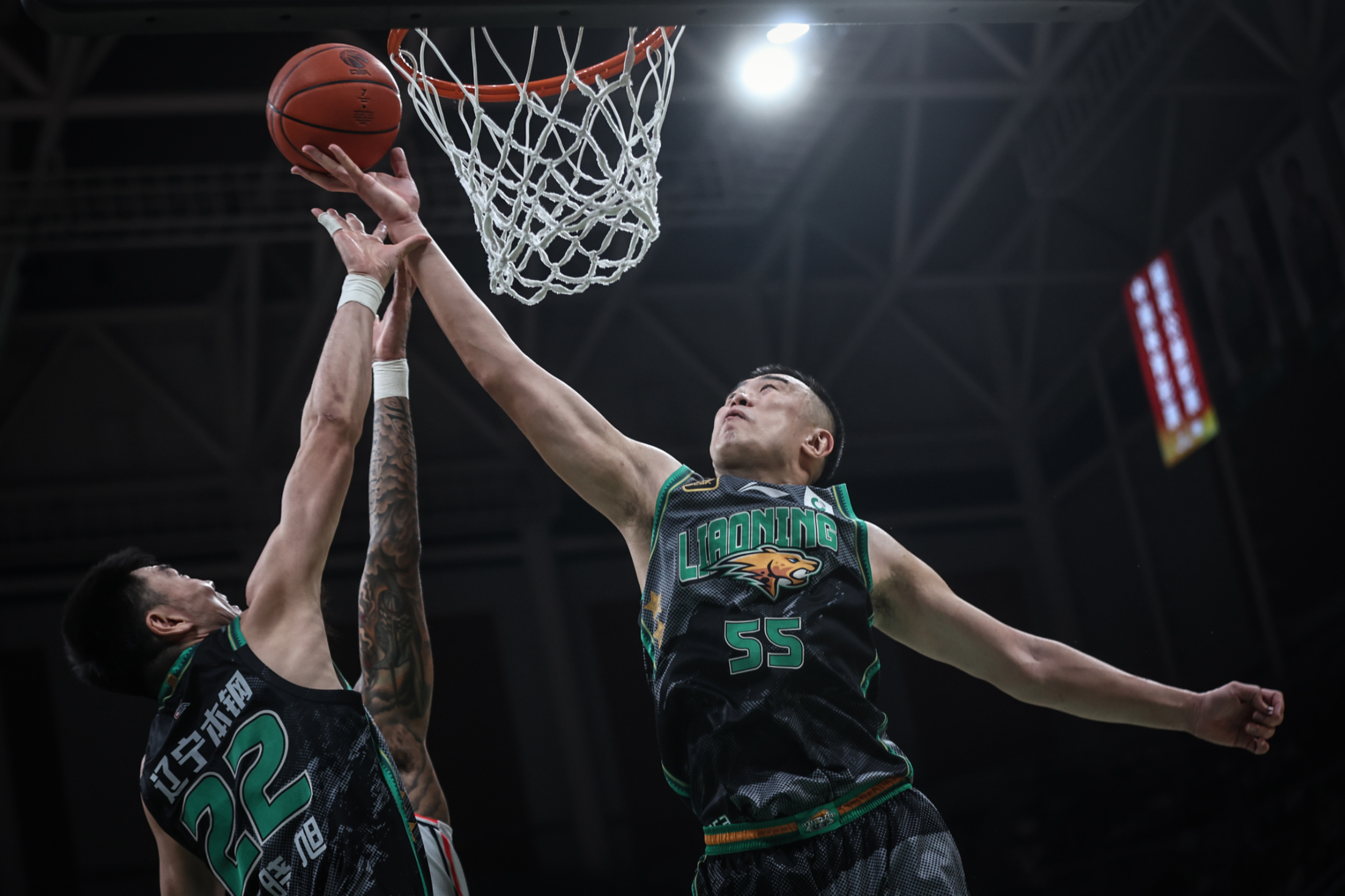 圣安东尼奥马刺发布备战花絮，转会期防线松动，CBA季后赛任务艰巨，心理建设被强调的简单介绍