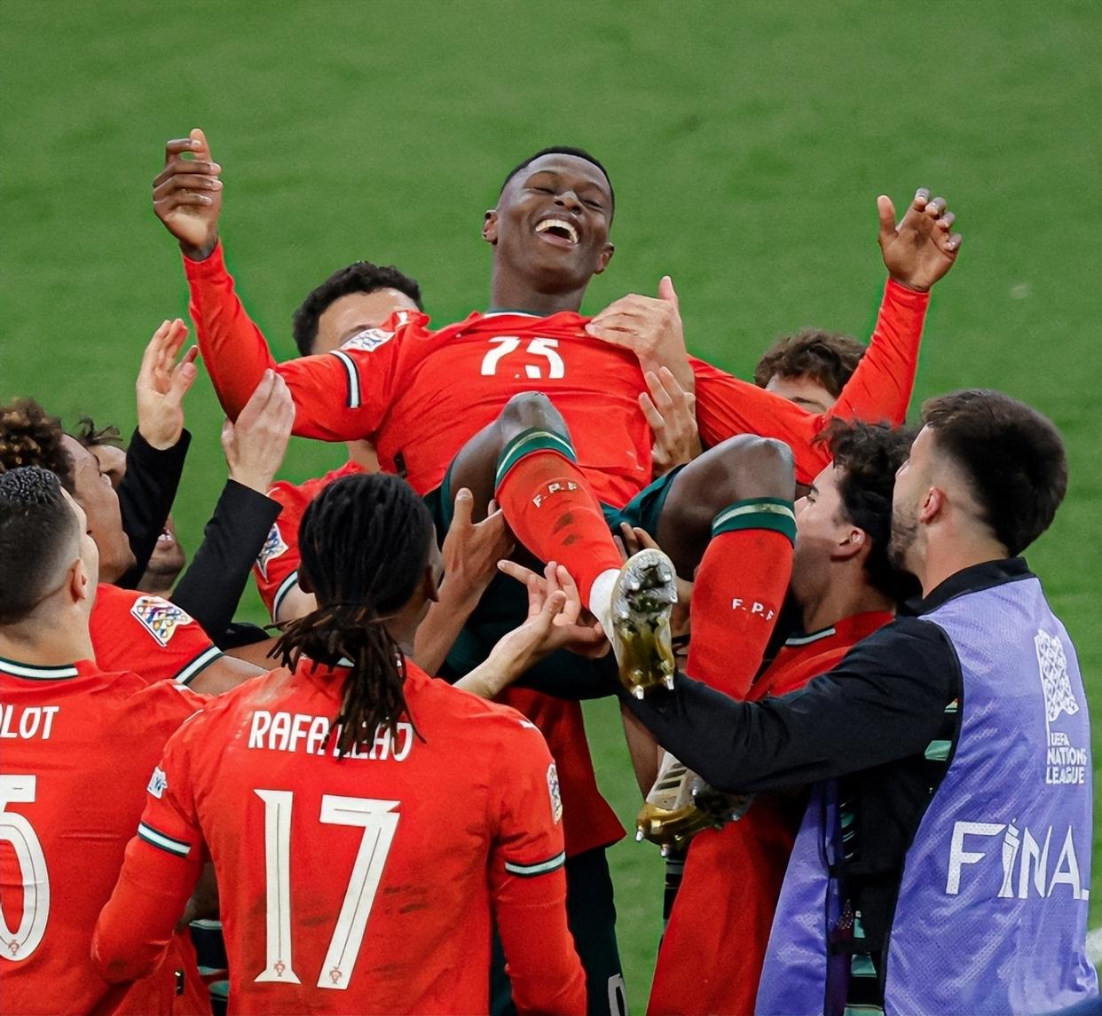 关于从集结日上海申花备战法甲到萨拉赫在利物浦比赛中关键助攻,阿斯顿维拉赛后调整名单的信息 关于从集结日上海申花备战法甲到萨拉赫在利物浦比赛中关键助攻,阿斯顿维拉赛后调整名单的信息